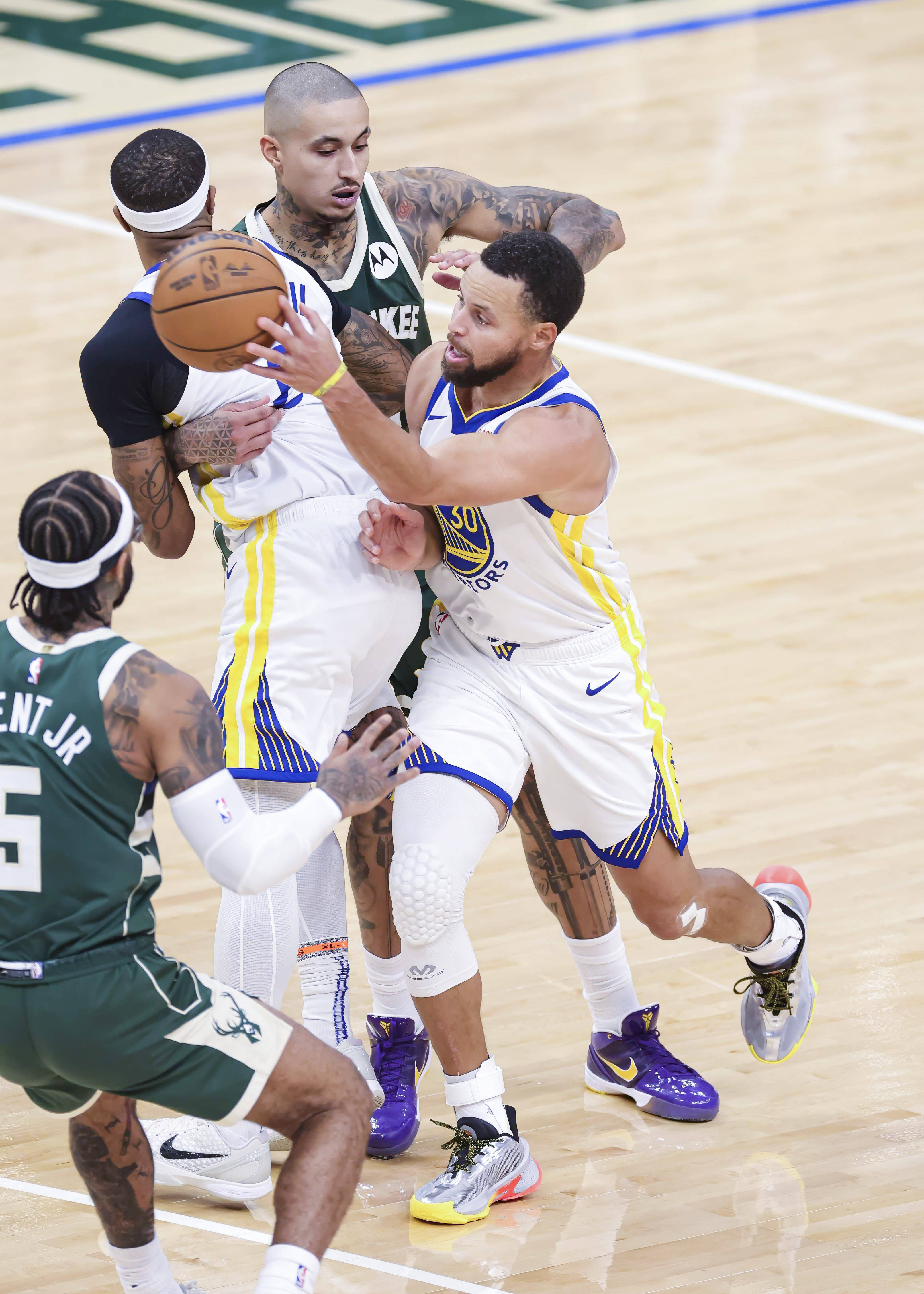 勇士力克雷霆,欧文带队取胜 勇士力克雷霆,欧文带队取胜