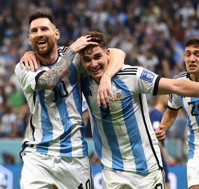 曼城轻取拜仁,蒂亚戈刷新纪录 曼城轻取拜仁,蒂亚戈刷新纪录