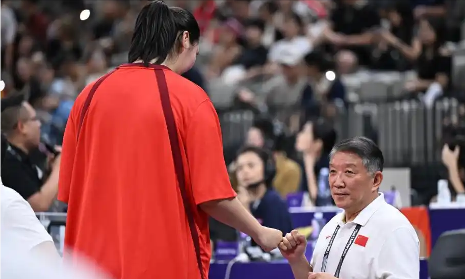 泰国队轻取中国队，安赛龙关键制胜