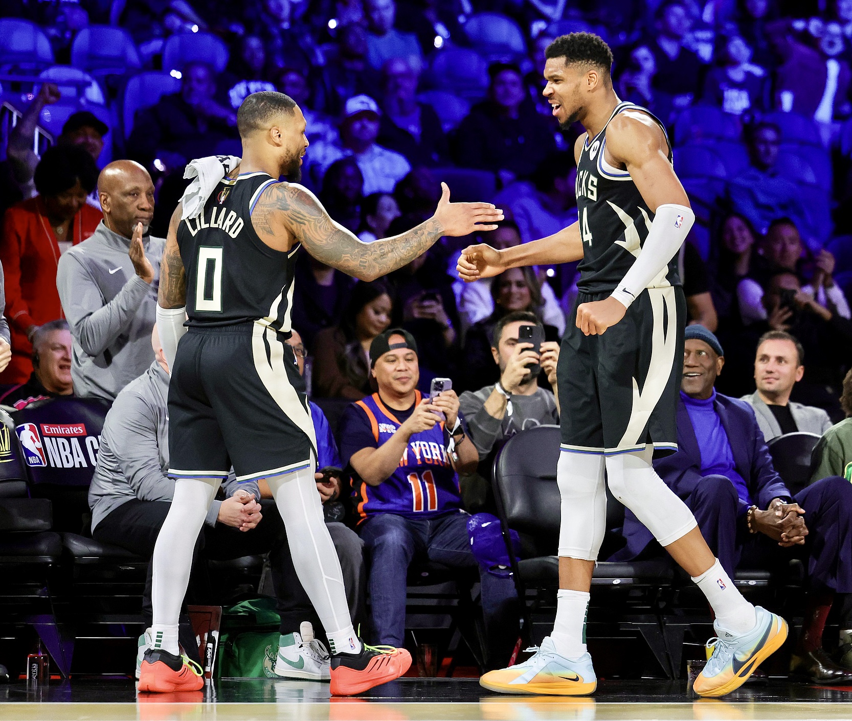 雄鹿横扫吉林队，德罗赞点燃赛场