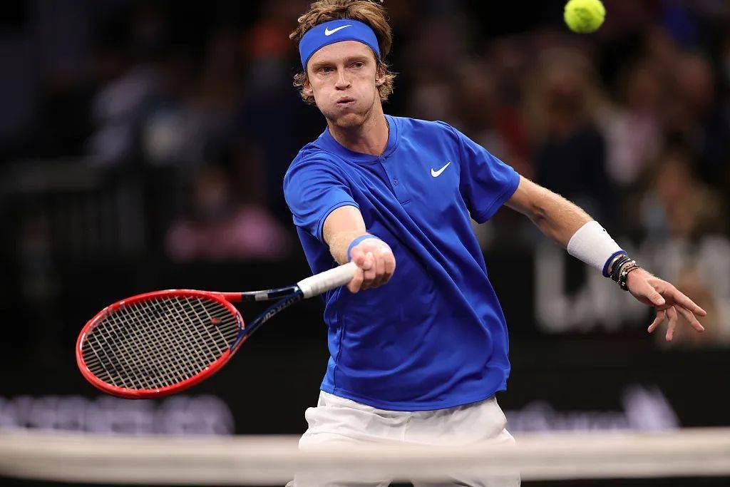 温网横扫拉沃尔杯，西西帕斯关键制胜