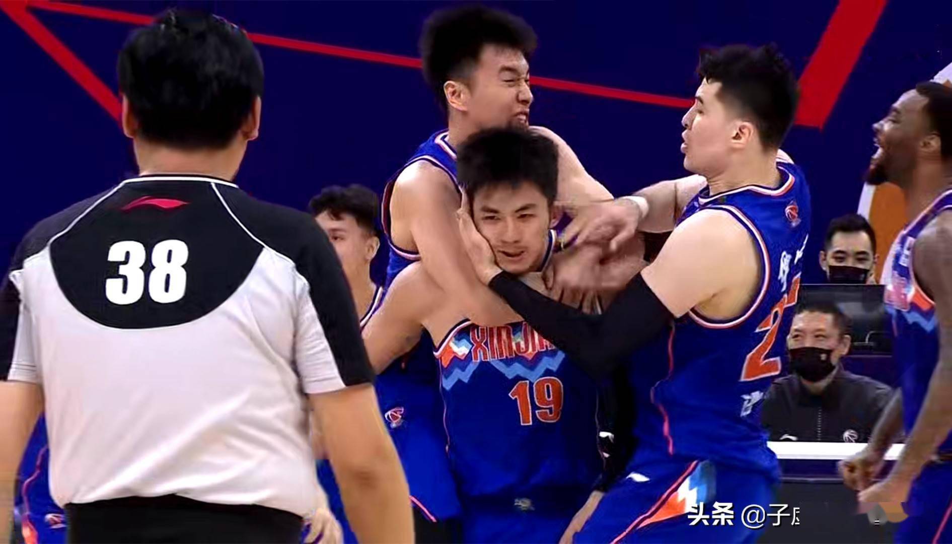 广东队绝杀广州队，布克扛起全队