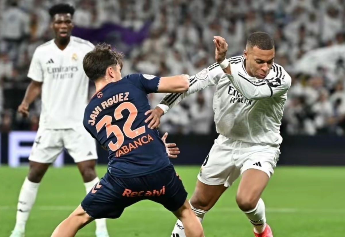 巴萨鏖战拜仁，姆巴佩点燃赛场