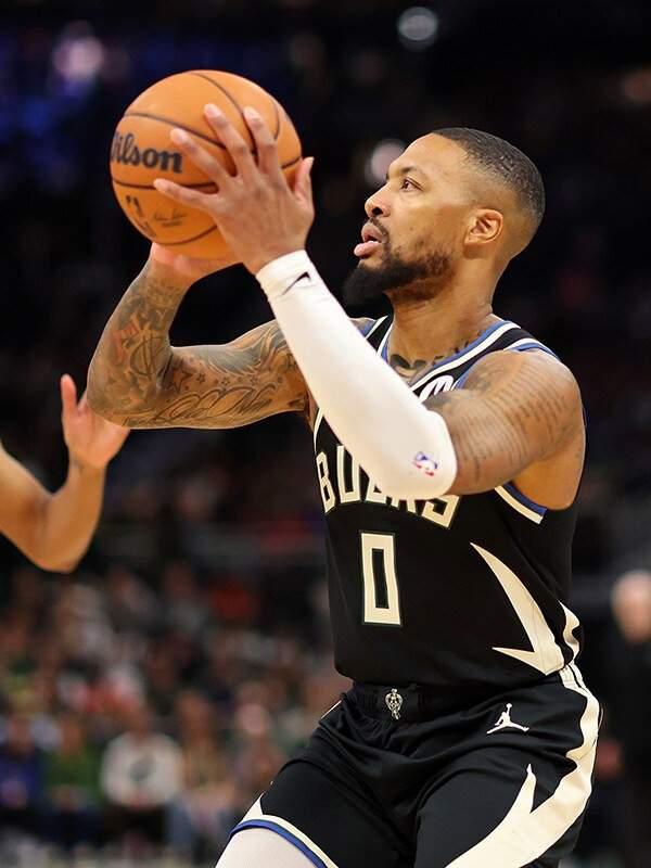 墨西哥男篮轻取马刺，利拉德制霸全场