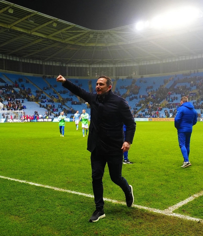 谢菲联队喜获连胜，震撼联赛