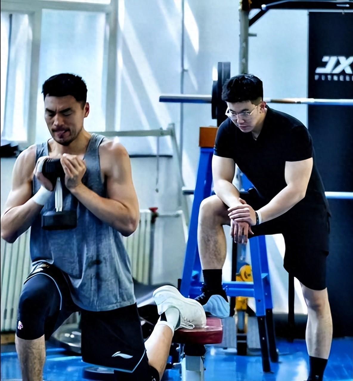 临近季后赛,球队积极备战状态调至巅峰 临近季后赛,球队积极备战状态调至巅峰