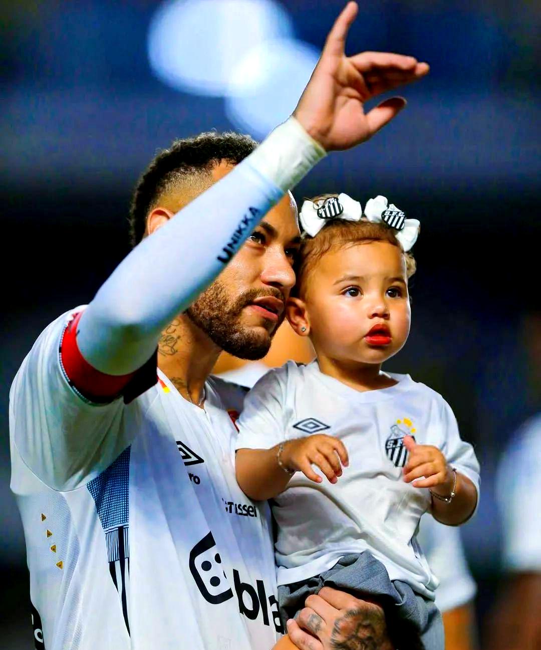 桑托斯压倒性胜出，晋级半决赛